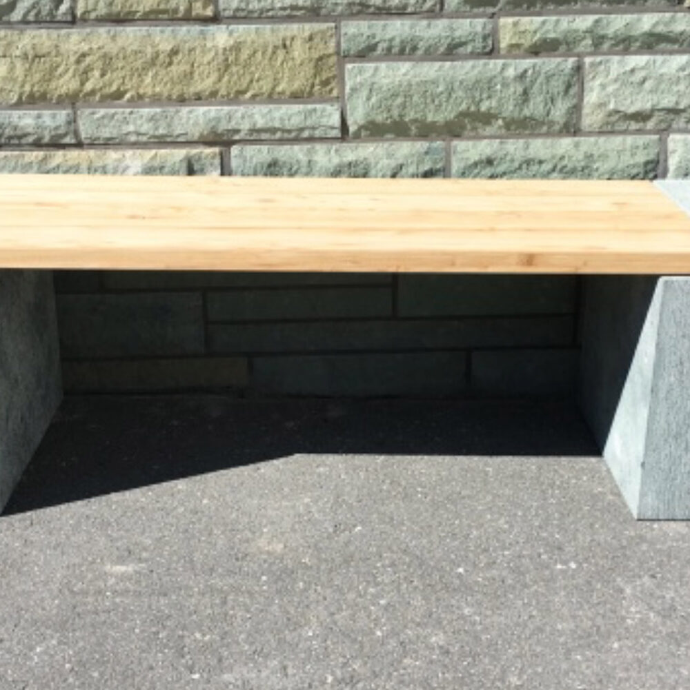 Bank Mit Holz – Garten & Außenanlage